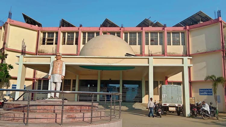 सर्वर में नहीं हो रहा कोई सुधार, नामांकन के लिए आवेदन करने में हो रही है दिक्कत