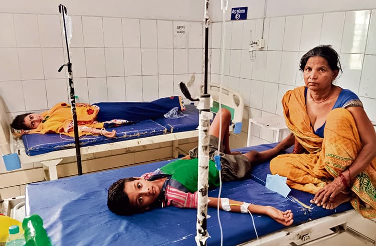 रिविलगंज में डायरिया से तीन लोगों की गयी जान, 80 से अधिक लोग बीमार