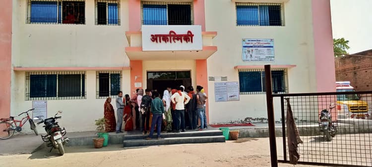 सीएचसी में चिकित्सकों के आवास नहीं रहने से इलाज पर असर