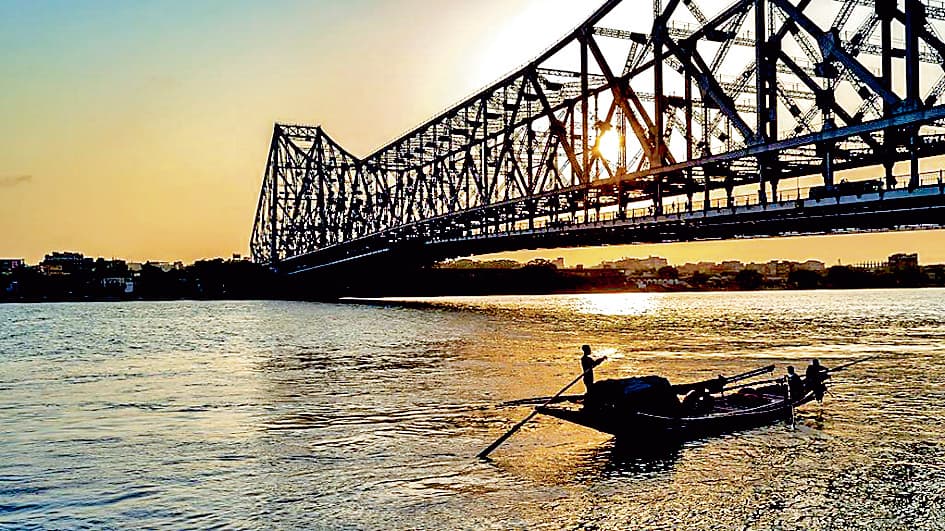 गंगा में दिखा मगरमच्छ, लोगों में फैली दहशत