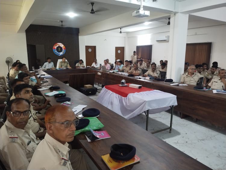 तीन चरणों में पुलिस पदाधिकारियों को दिये जाने वाले प्रशिक्षण का हुआ शुभारंभ
