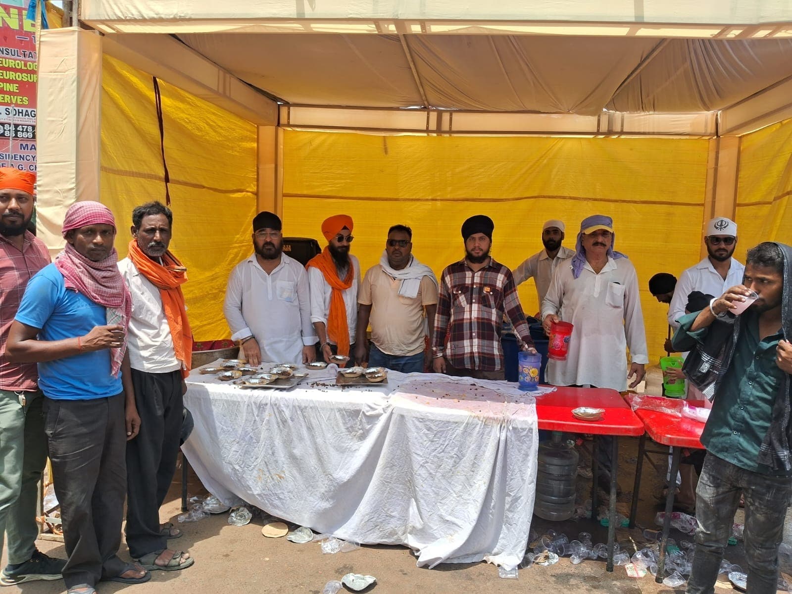 अर्जुनदेव जी के शहादत दिवस पर प्रसाद किया वितरण