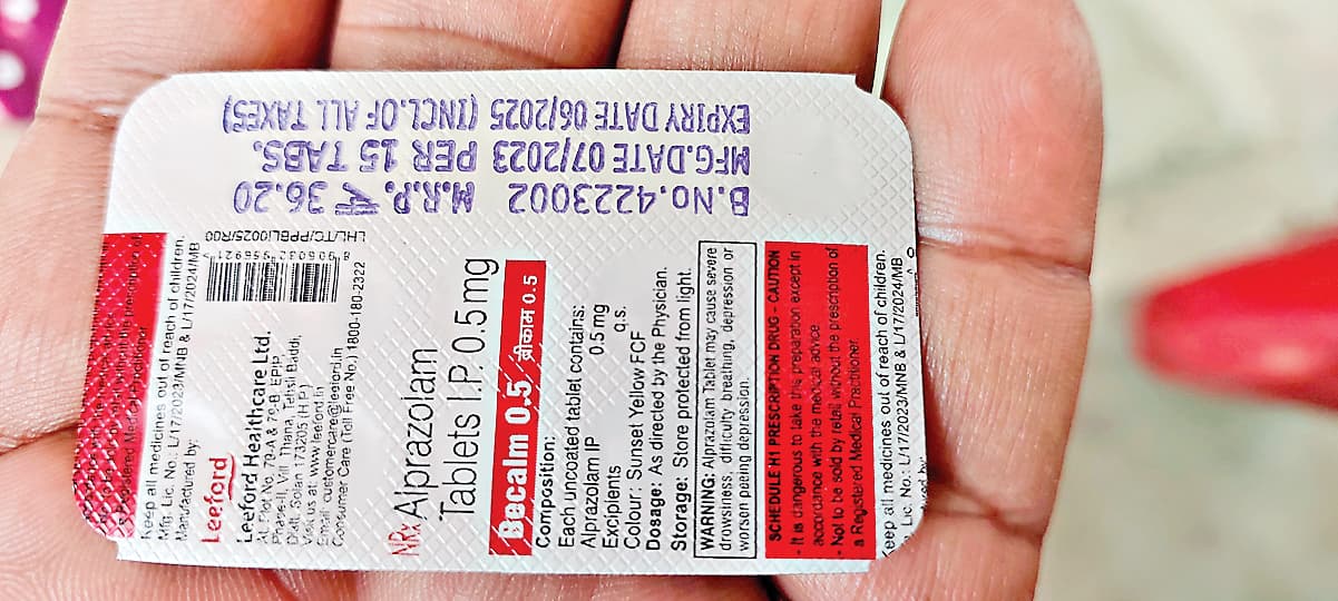 डॉक्टर की पर्ची के बिना बेची जा रही थी नींद की दवा, हंगामा