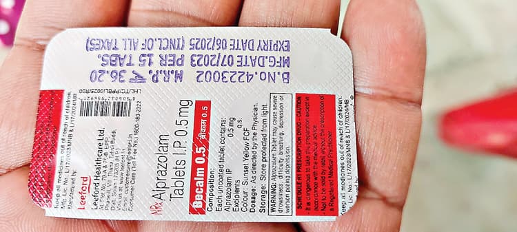 डॉक्टर की पर्ची के बिना बेची जा रही थी नींद की दवा, हंगामा