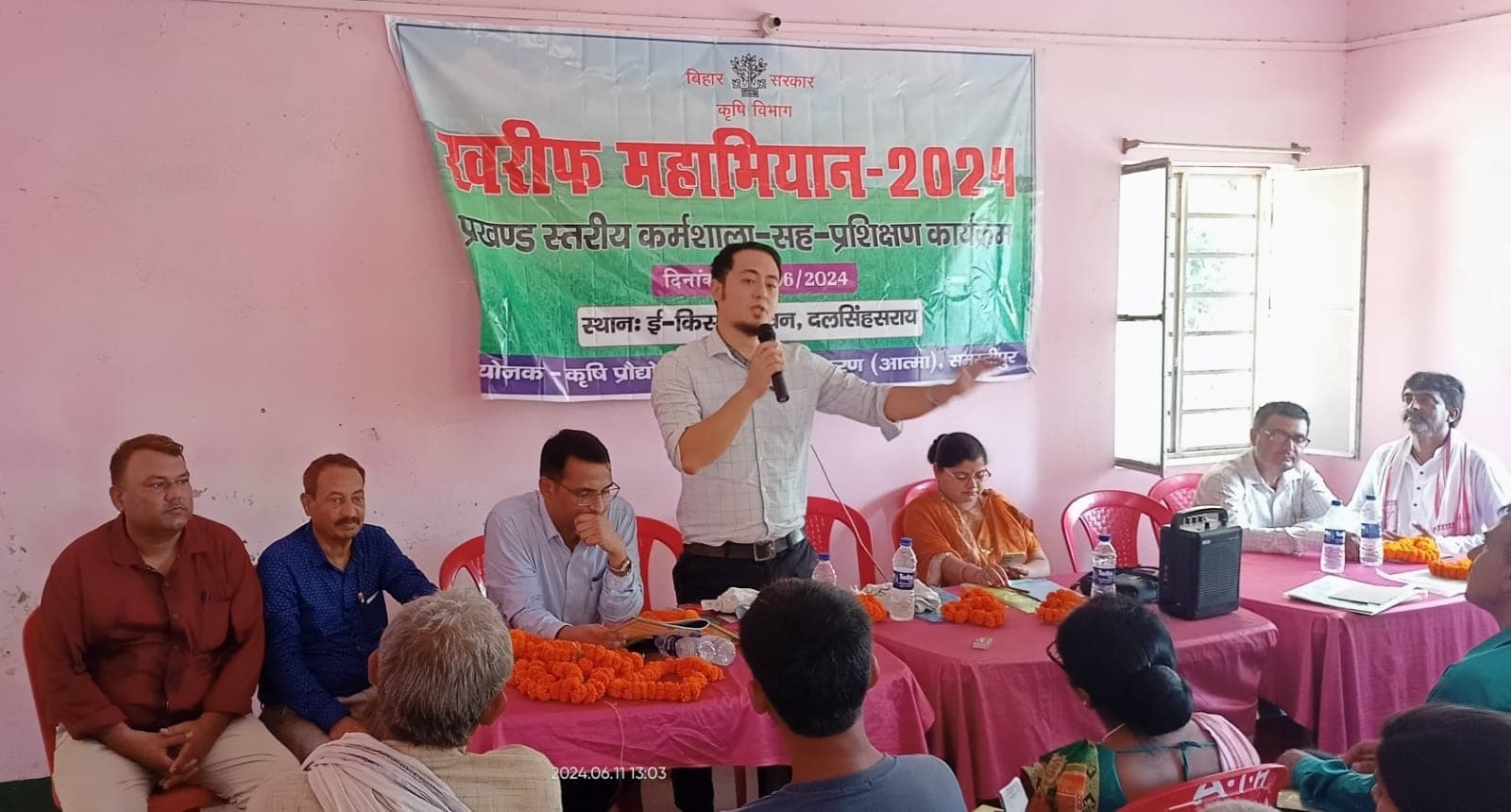किसानों को फसलों में कीट प्रबंधन की जानकारी