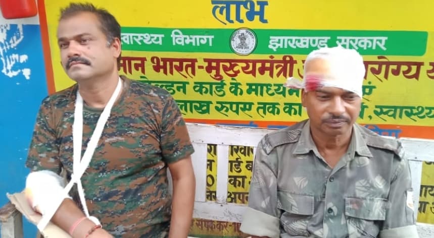 ट्रेलर ने गश्ती वाहन को मारी टक्कर, दो पुलिसकर्मी घायल
