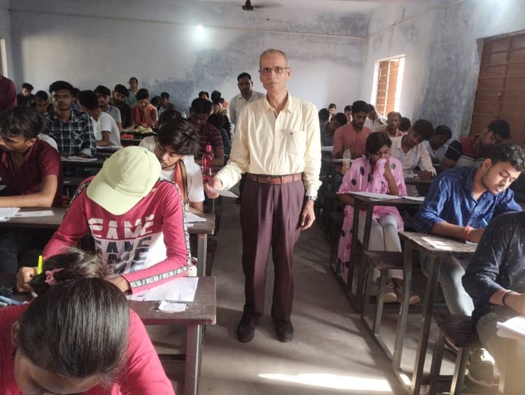 संध्या डिग्री कॉलेज में हुई इग्नू सत्रांत की परीक्षा