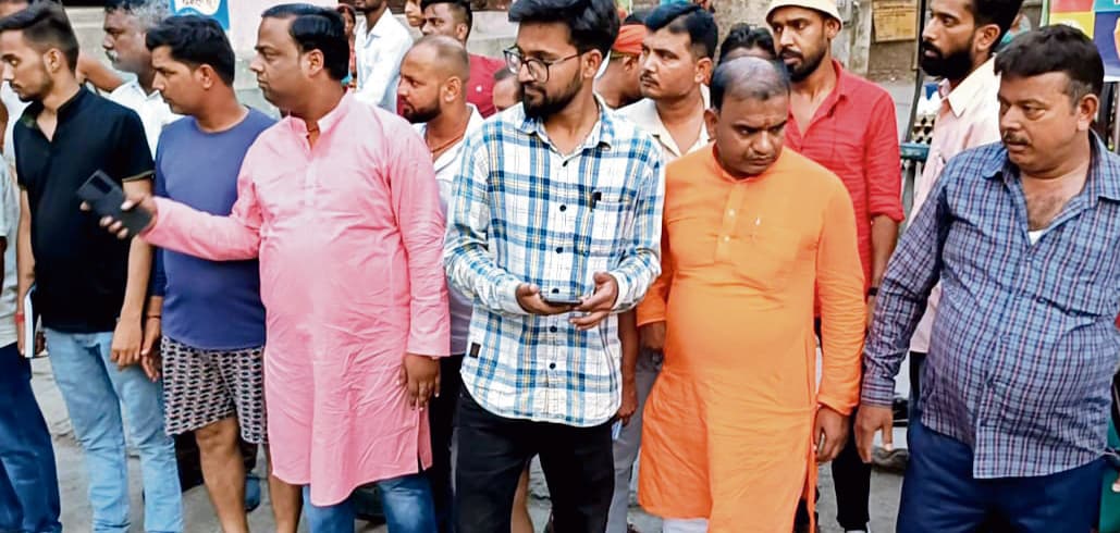 महापौर के नेतृत्व में अधिकारियों की टीम ने किया नल जल का रियलिटी चेक