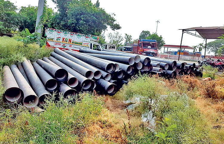 लाखों की पाइप चोरी करने के आरोप में सात गिरफ्तार