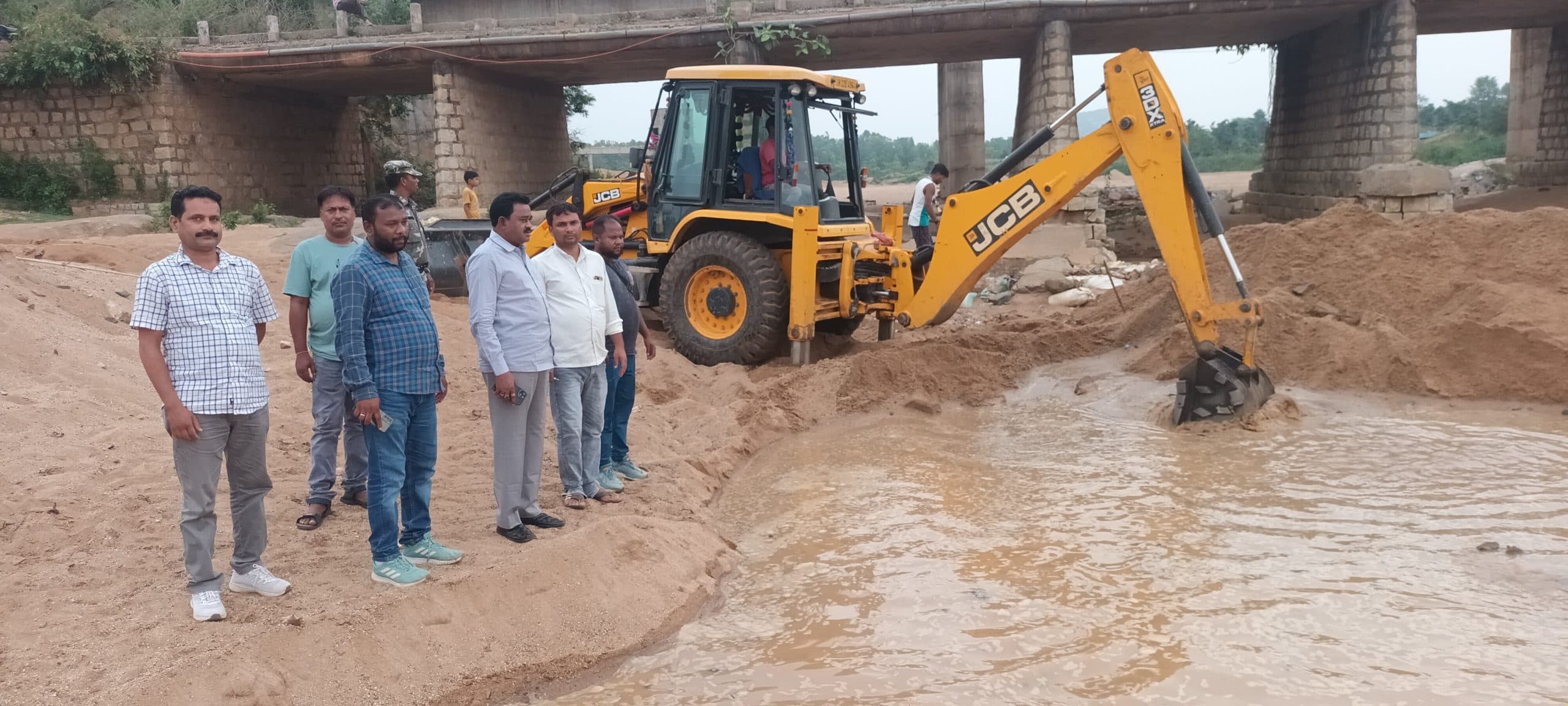 कारो नदी पर बनाया गया बांध