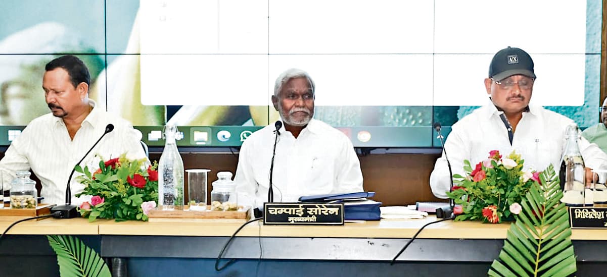 अबुआ आवास में शौचालय भी बनायें, बालू सस्ती दर पर उपलब्ध करायें : मुख्यमंत्री