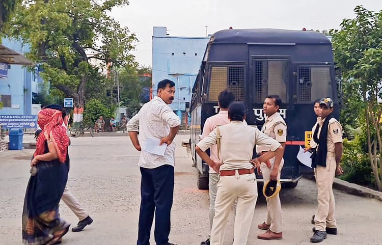 देह व्यापार में शामिल होटल मैनेजर समेत 26 महिला-पुरुष गिरफ्तार