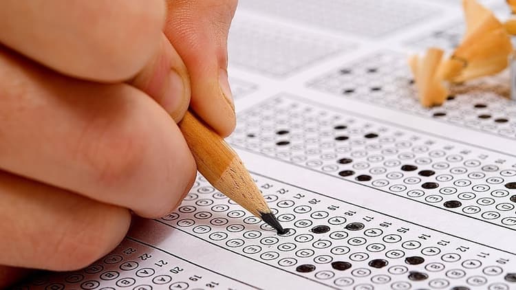 इंटरमीडिएट सहायक आचार्य परीक्षा शुरू, पहले दिन 75% रही उपस्थिति