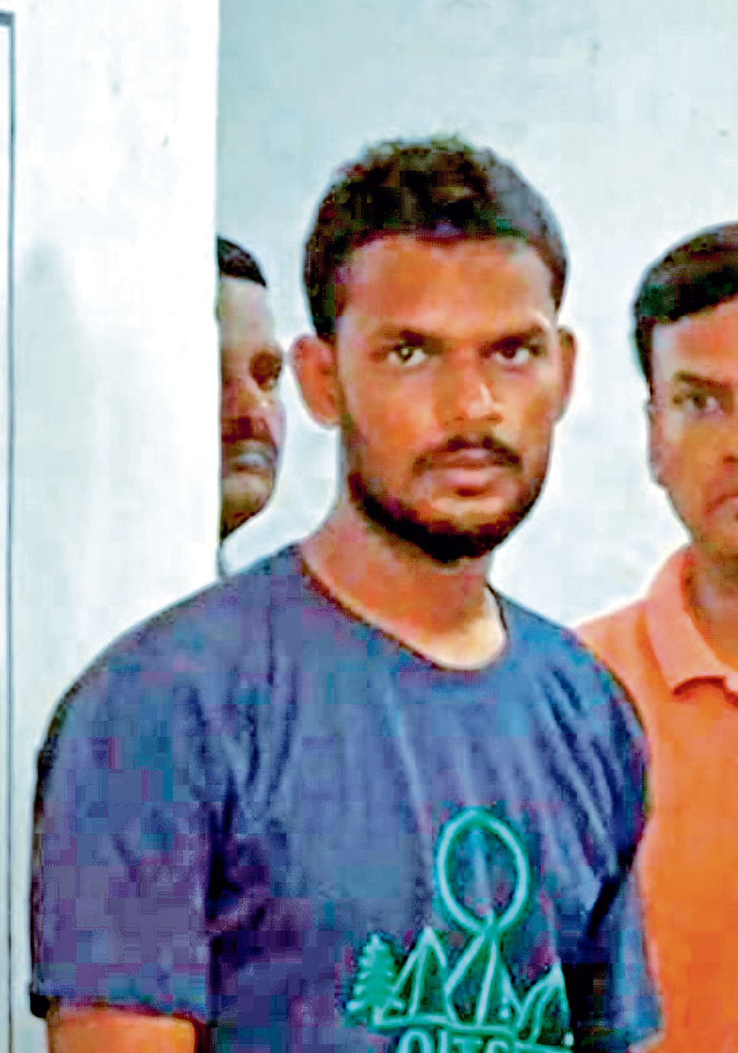मर्डर, आर्म्स एक्ट, शराब तस्करी सहित छह मामलों में आरोपी है सूरज सिंह