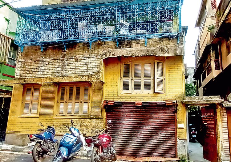 कॉस्मेटिक्स व्यवसायी ने लगायी फांसी