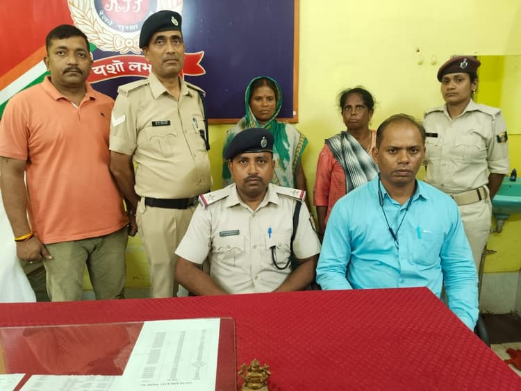 मालगाड़ी ट्रेन से चावल की बोरी चोरी करते दो महिला गिरफ्तार