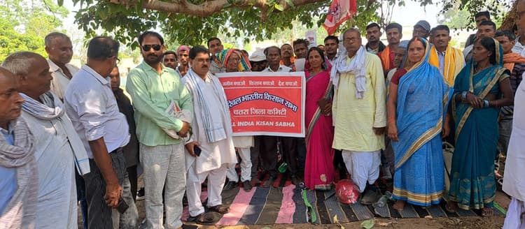 राज्य में विकास के नाम पर किसानों को उजाड़ा जा रहा है