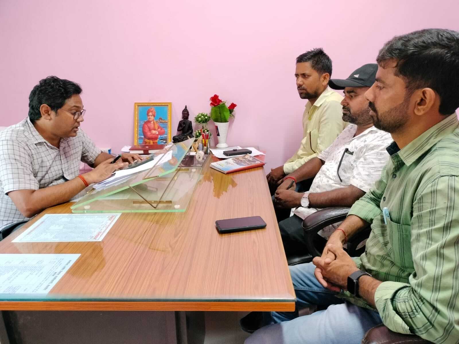 आवास सहायकों के साथ बीडीओ ने की बैठक, दिये कई आवश्यक निर्देश