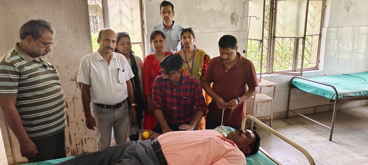 विश्व रक्तदाता दिवस. पालोजोरी सीएचसी में मेगा रक्तदान शिविर में 15 लोगों ने किया रक्तदान