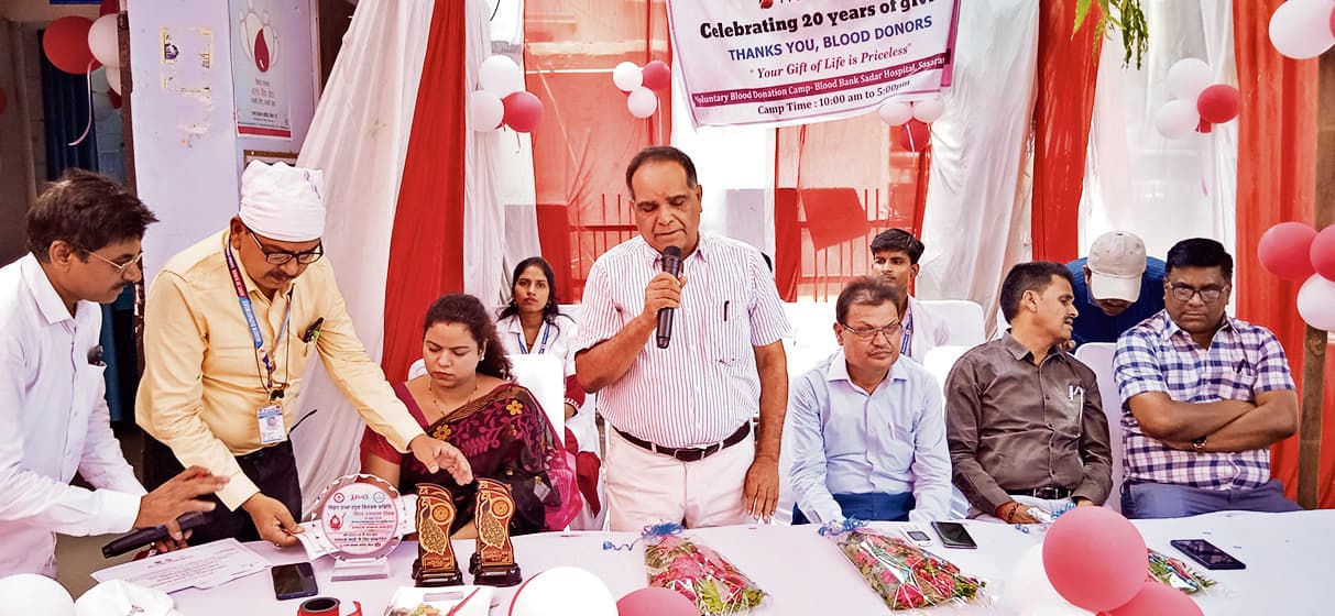 विश्व रक्तदाता दिवस पर ब्लड बैंक में 14 लोगों ने किया रक्तदान