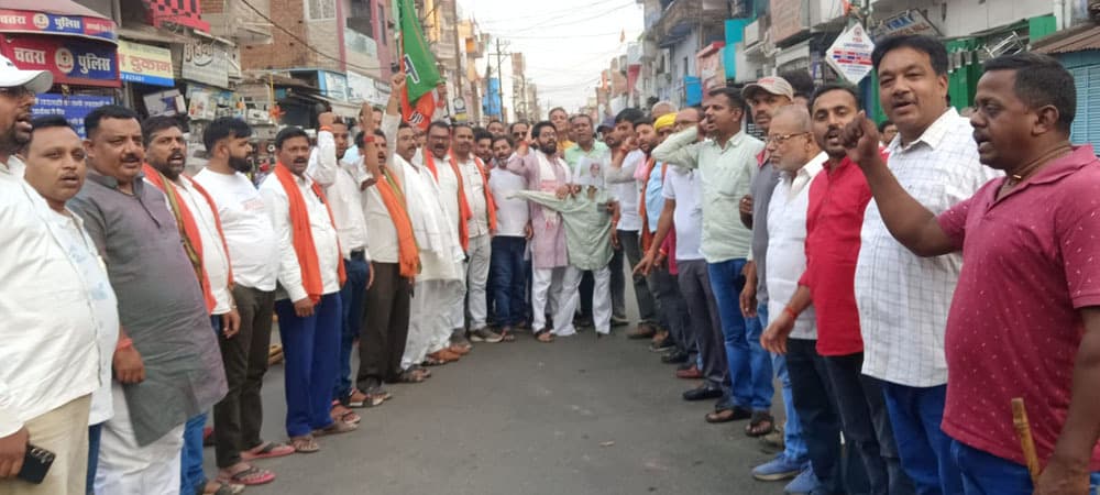 बिजली व पानी के लिए भाजयुमो ने सीएम का फूंका पुतला