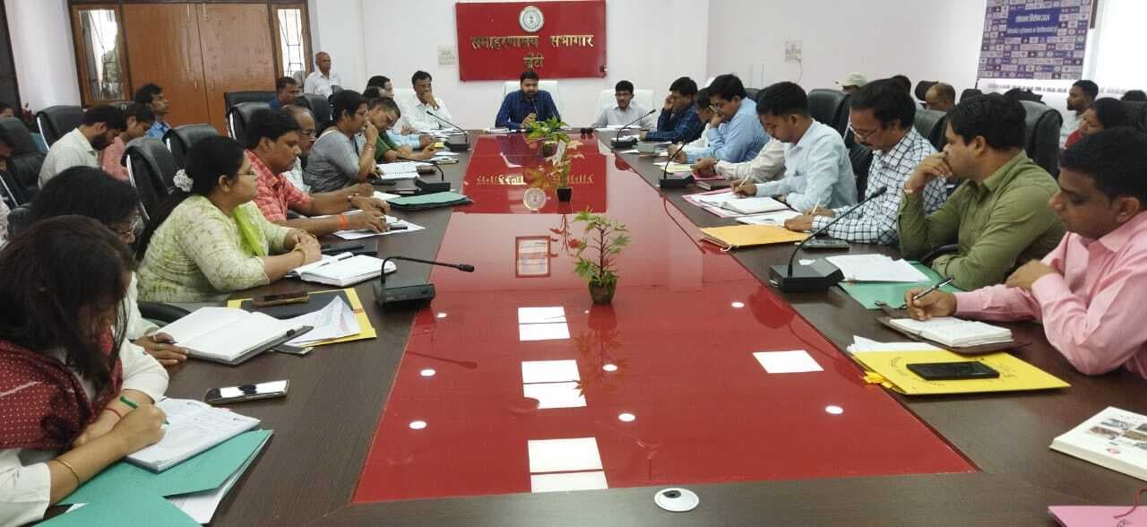 लंबित योजनाओं को जल्द पूरा करें