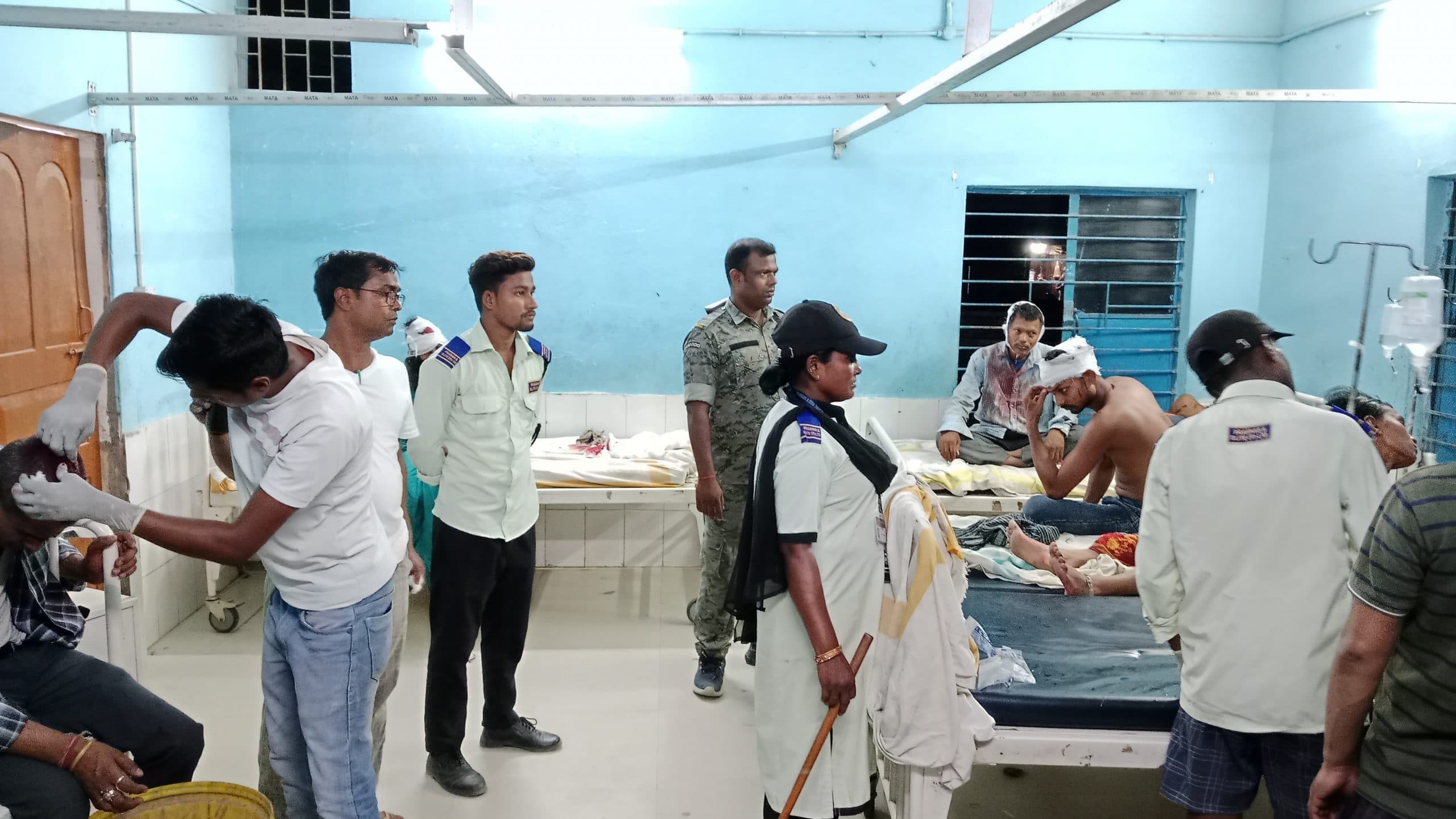 जमीन विवाद को लेकर हुई हिंसक झड़प एक दर्जन से अधिक लोग जख्मी, तीन रेफर