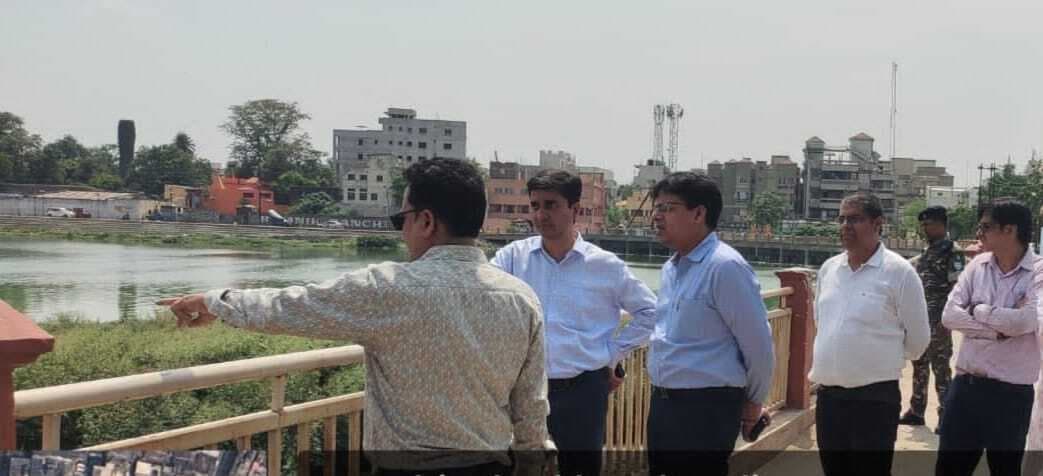 दूषित पानी को साफ करने के लिए बड़ा तालाब में डाली जायेगी एक टन फिटकरी