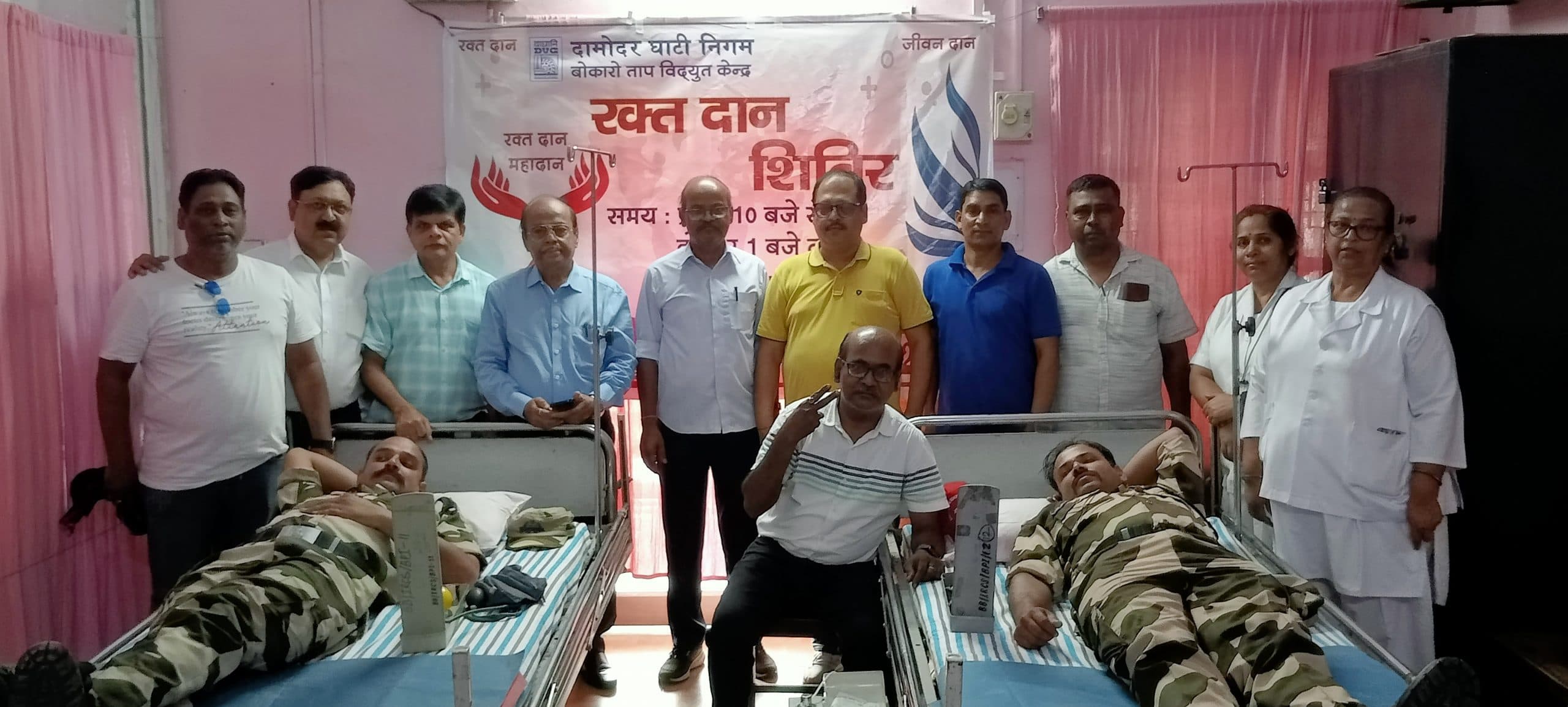 शिविरों में लोगों ने किया रक्तदान