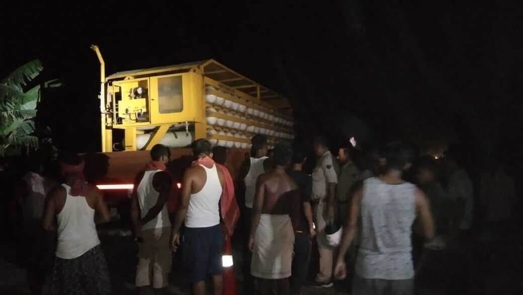 सीएनजी लोड टैंकर का पाईप टूटने से गैस हुआ लिक, मचा अफरा तफरी