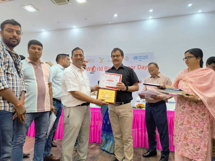 हजारीबाग के निर्मल जैन को स्वास्थ्य मंत्री ने किया सम्मानित