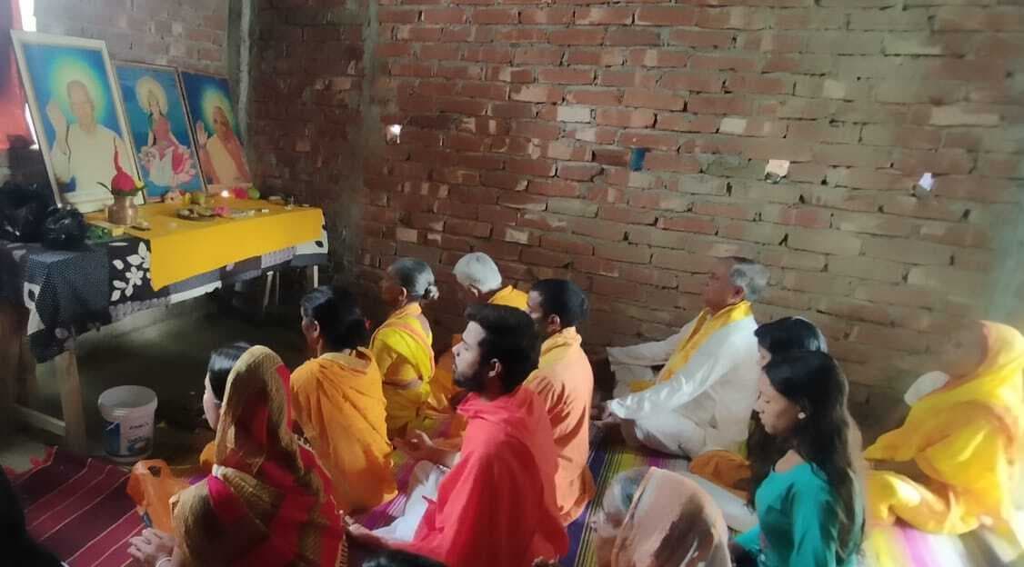 माता जी की जन्म शताब्दी पर गायत्री परिवार के सदस्यों ने किया सवा लाख मंत्र जप