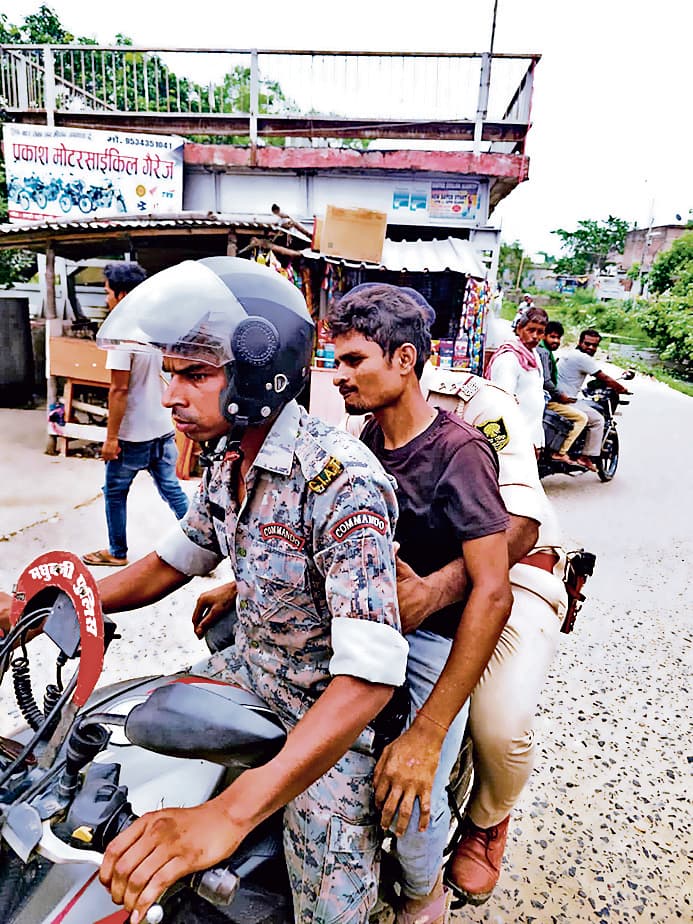 15 हजार रंगदारी के लिये शिक्षक की चाकू मार कर हत्या