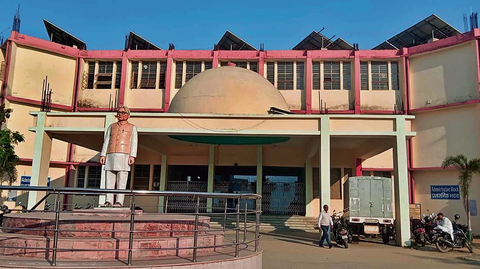 छात्रों में नामांकन की रुचि कम, कुलपति ने की आवेदन करने की अपील