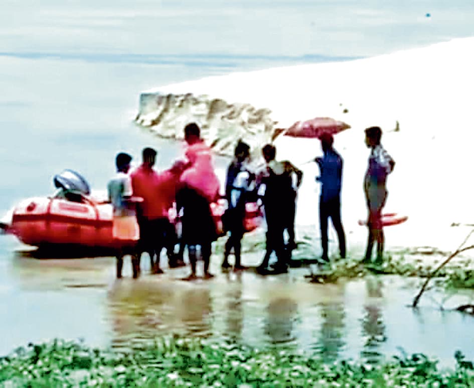 बुदबुद रनडीहा गांव से दामोदर में डूबे युवक का मिला शव