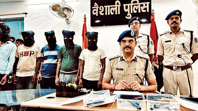 नशा खिलाकर पिकअप वैन लूटने वाले पांच बदमाश धराये