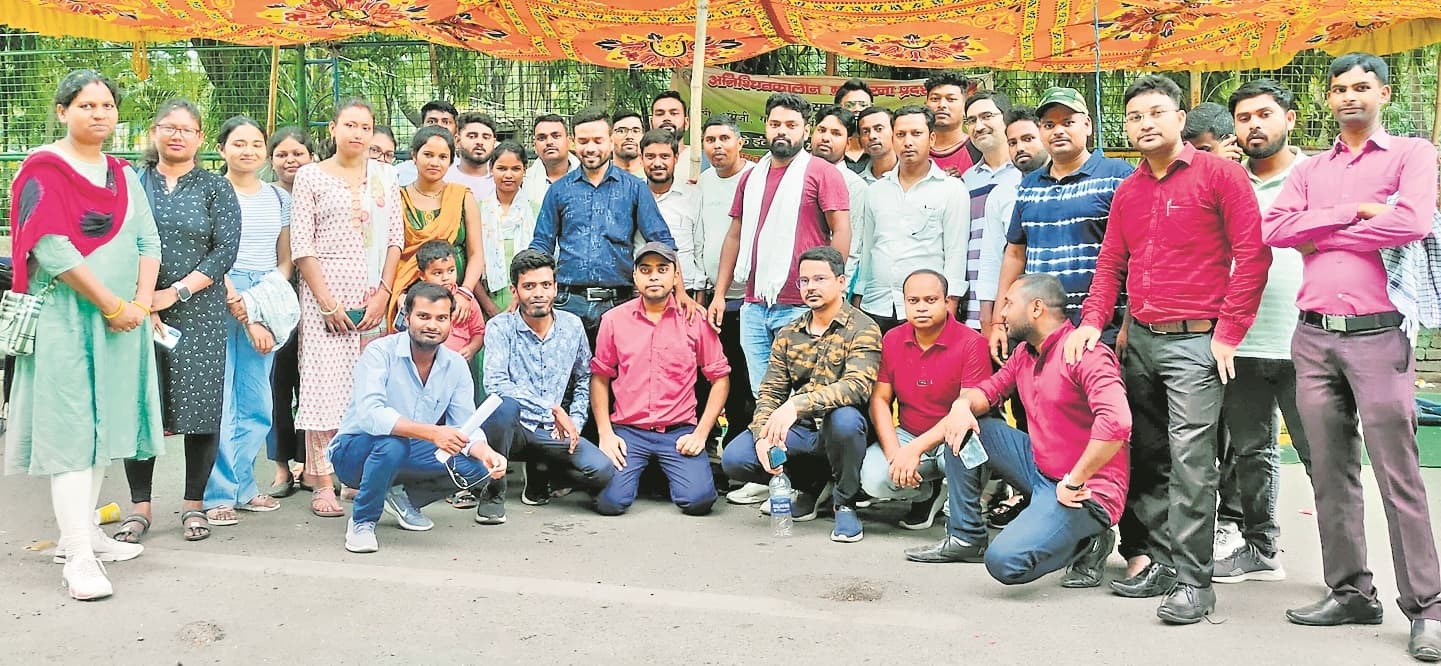 पीजीटी अभ्यर्थियों का धरना स्थगित, शेष तीन विषयों का रिजल्ट निकालने की मांग