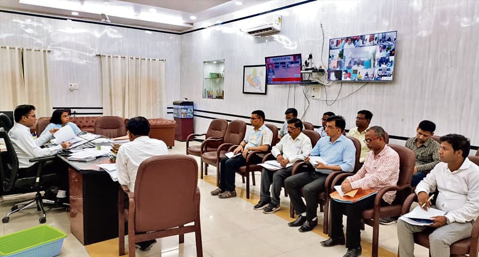 पंचायत सरकार भवन की भूमि के सीमांकन कार्य में लाएं तेजी : डीएम