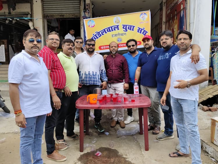 खंडेलवाल युवा संघ ने लोगों के बीच पेयजल और शरबत बांटे