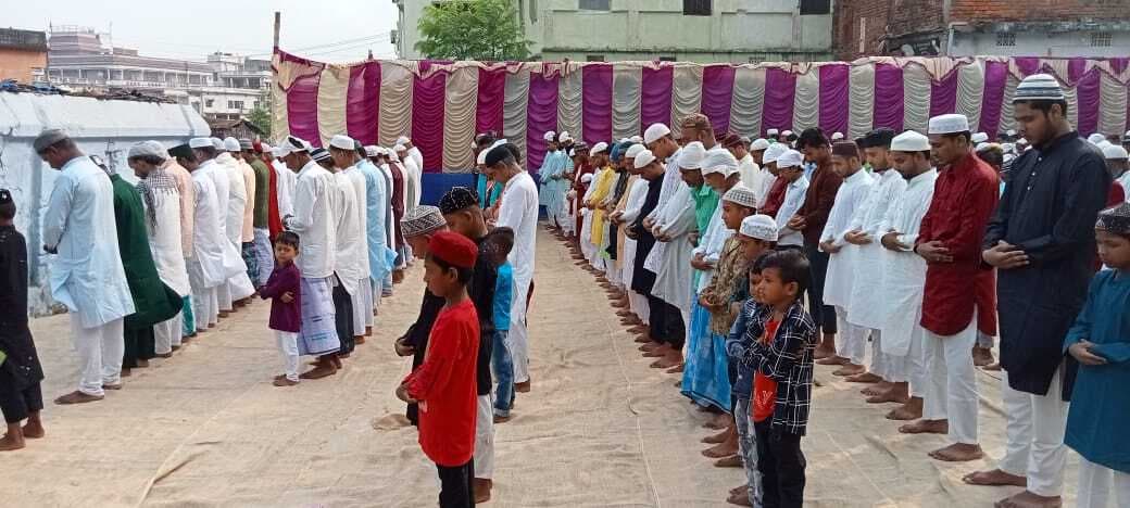 मस्जिदों में अदा की गयी बकरीद की नमाज, अल्लाह से मांगी शांति की दुआ