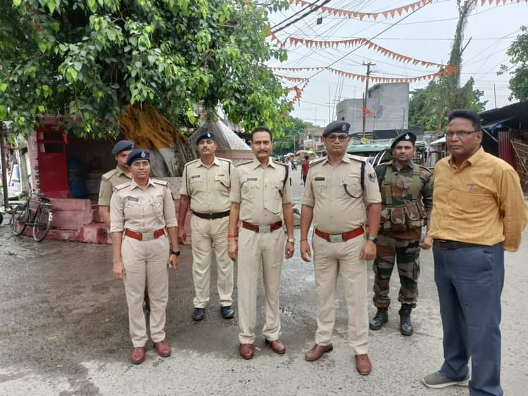 सख्त सुरक्षा में ईदगाह व मस्जिदों में पढ़ी गई बकरीद की नमाज