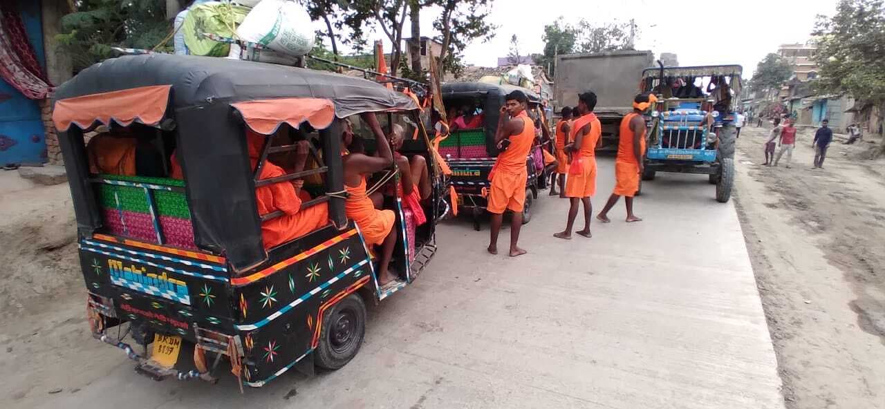 जान हथेली पर रखकर जल भरने सुल्तानगंज पहुंच रहे कांवरिये