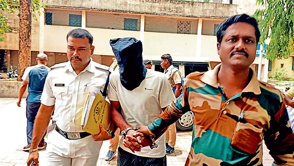 ज्वेलरी शोरूम डकैती कांड में सीवान से आरोपी नागेंद्र अरेस्ट