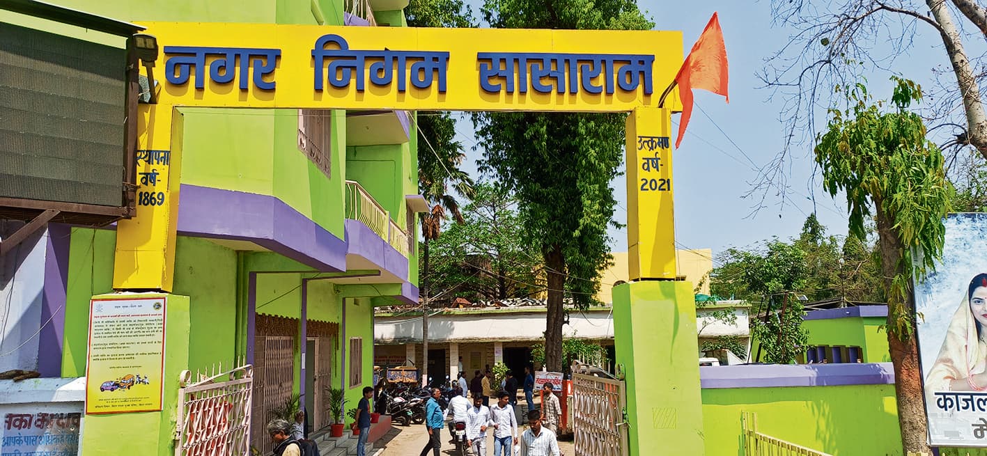 अब नगर आयुक्त की गाड़ी को हटाने पर विचार