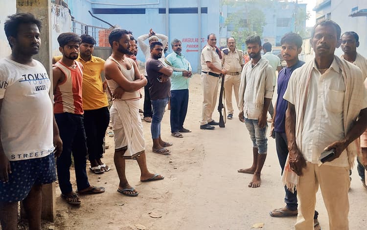 कमरे में मिला युवक का शव, पिता ने बहू पर लगाया हत्या का आरोप