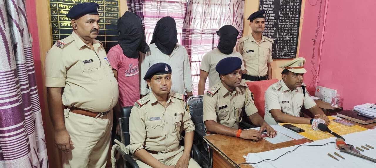 ढाई लाख रुपये में मुखिया की हत्या की दी गयी थी सुपारी