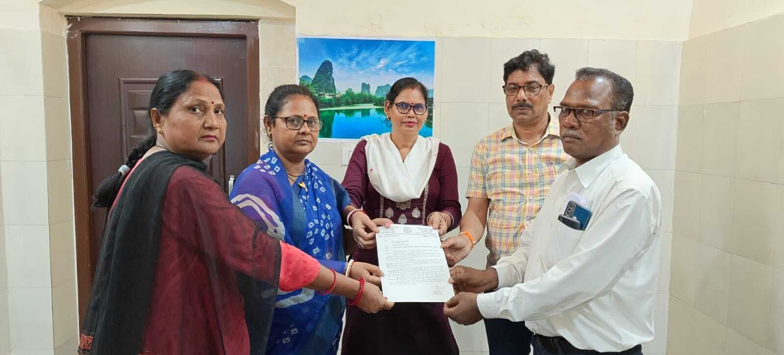 भूमिगत पथ पर जलजमाव की समस्या दूर करने व फुटपाथ निर्माण की उठायी मांग