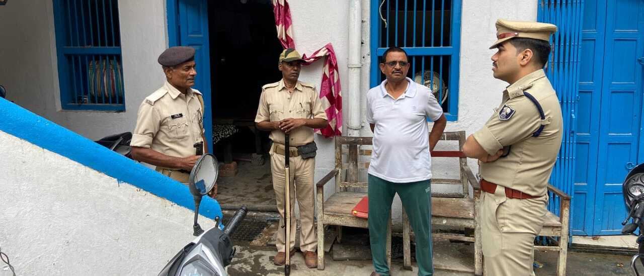 एसपी पहुंचे गांधी चौक स्थित एसबीआई की शाखा, सुरक्षा व्यवस्था का लिया जायजा