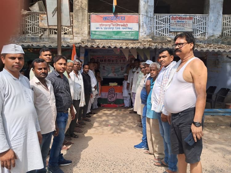 केक काट कर मनाया राहुल गांधी का जन्मदिन