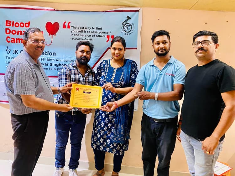 जेके लक्ष्मी सीमेंट ऑर्गेनाइजेशन ने लगाया रक्तदान शिविर